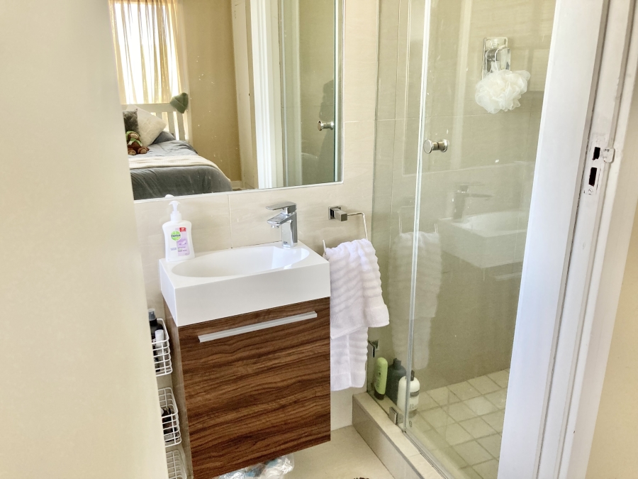 To Let 3 Bedroom Property for Rent in Pinelands Western Cape